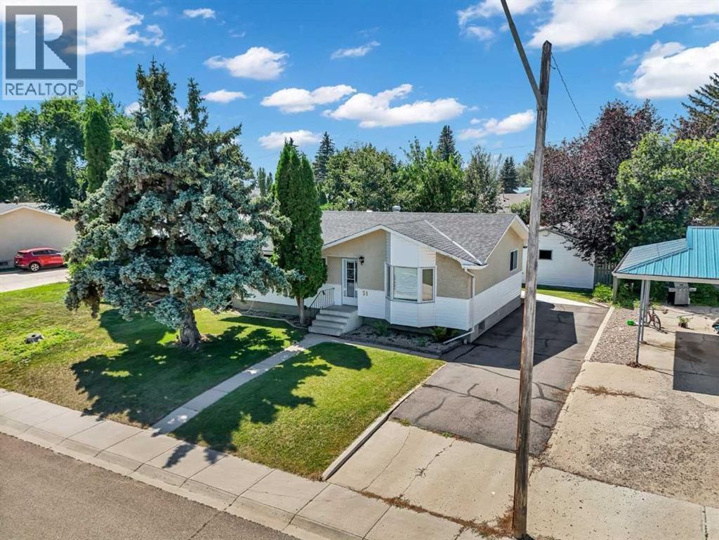 31 8 Street W, Brooks