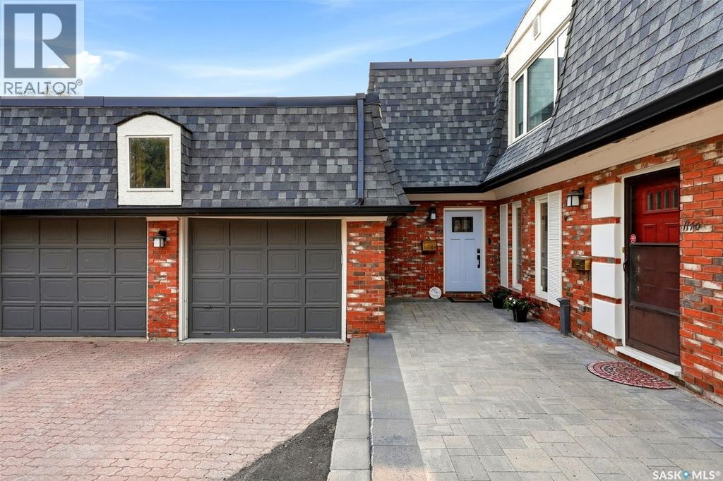 1142 Gryphons Walk, Regina