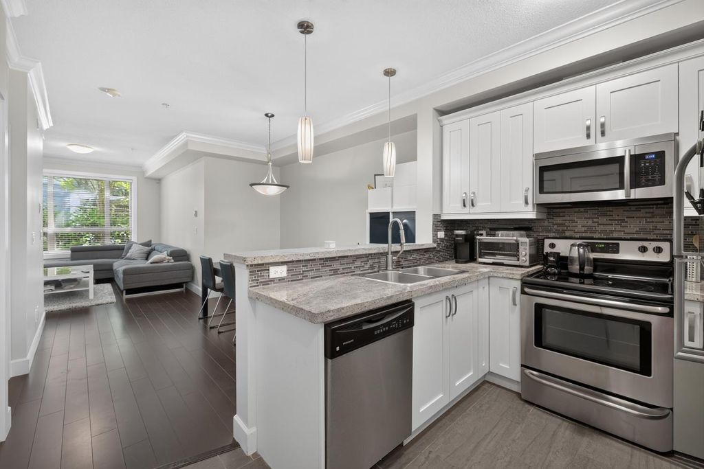 218 13897 Fraser Highway, Surrey