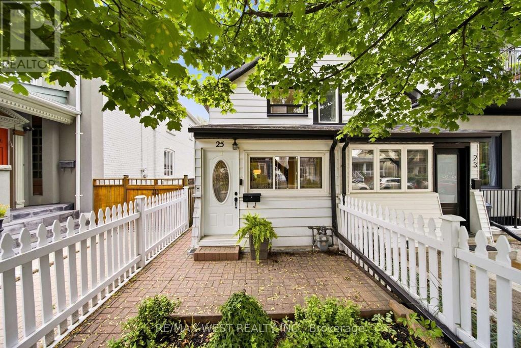 25 Batavia Avenue, Toronto (rockcliffe-Smythe)