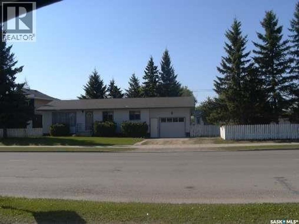 215 Central Street W, Warman