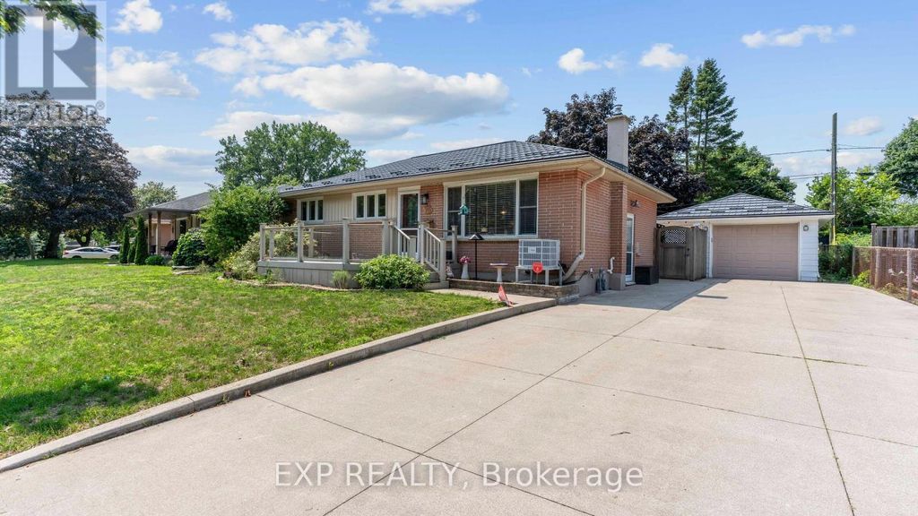295 Tweedsmuir Avenue, London East (east O)