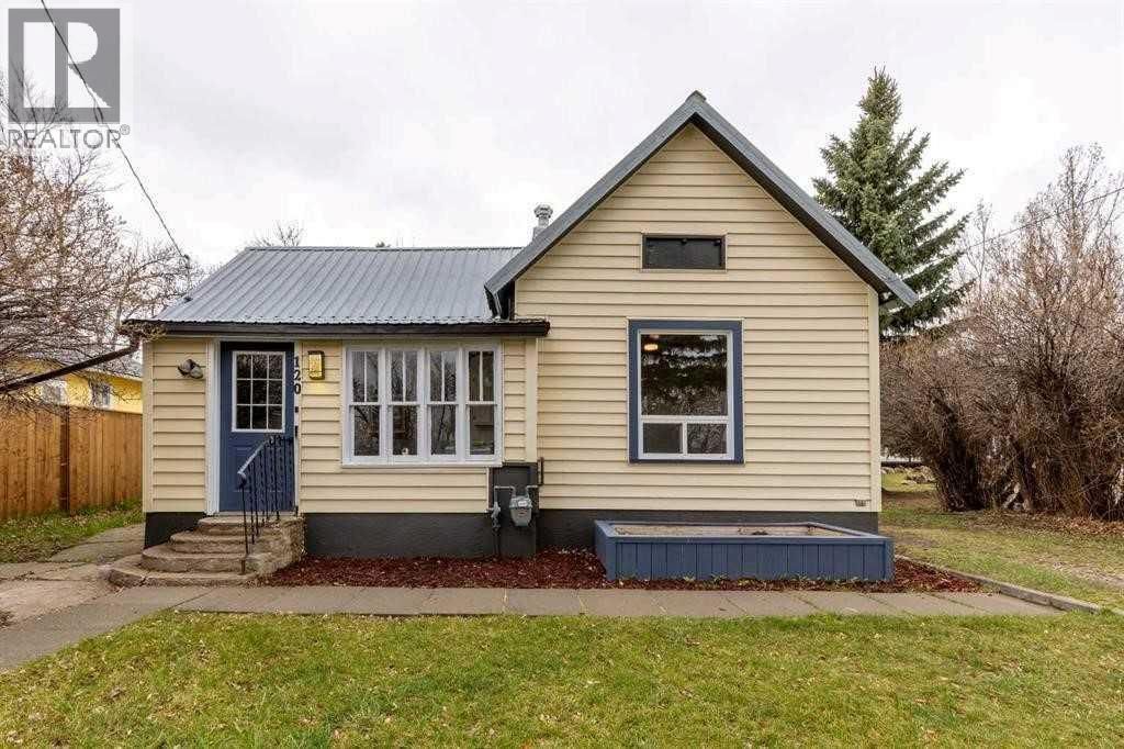 120 N 1 Street W, Magrath