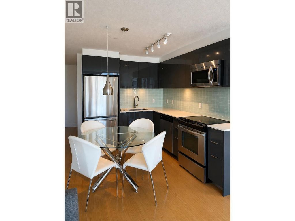702 1325 Rolston Street, Vancouver