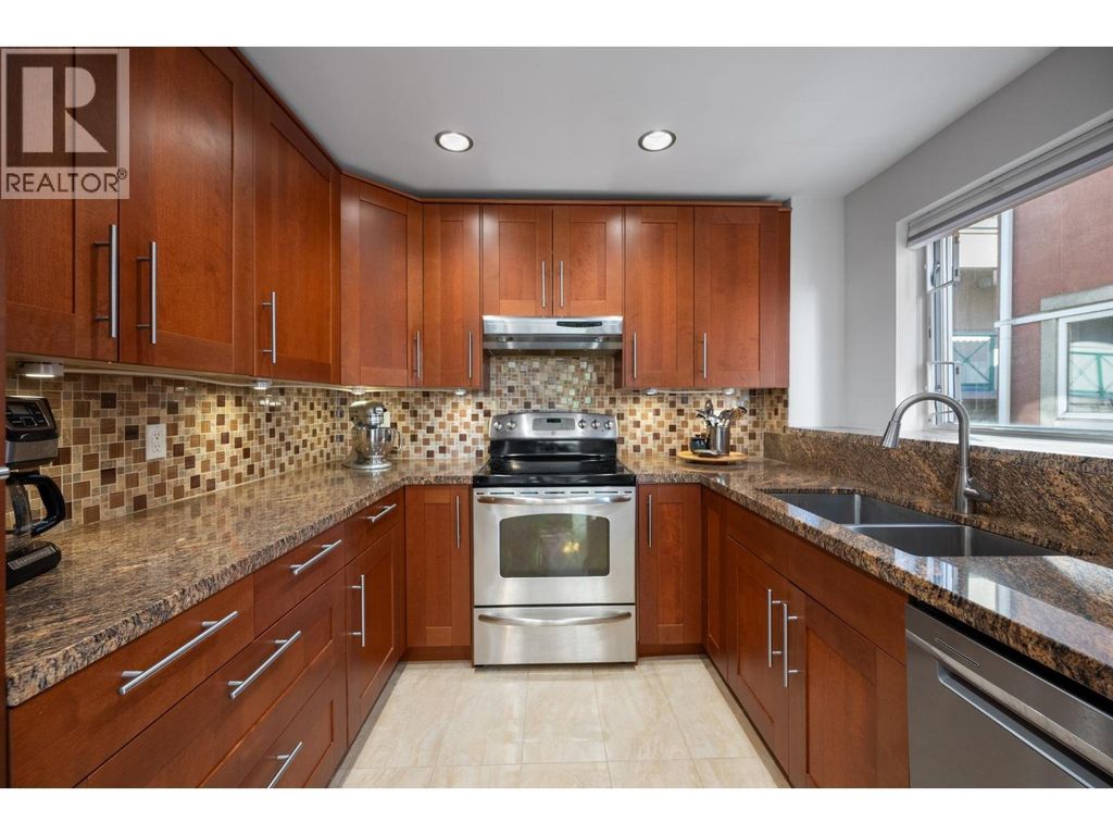 302 12 Laguna Court, New Westminster