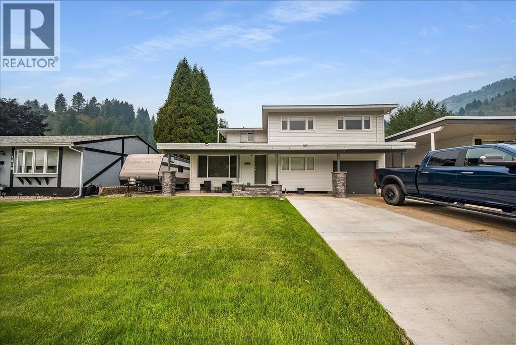 1021 Regan Crescent, Trail