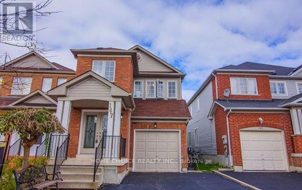 147 Ferncliffe Crescent, Markham (cedarwood)