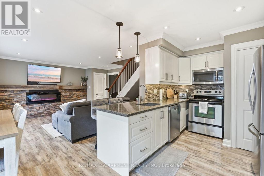 6 - 469 Claridge Road, Burlington (roseland)