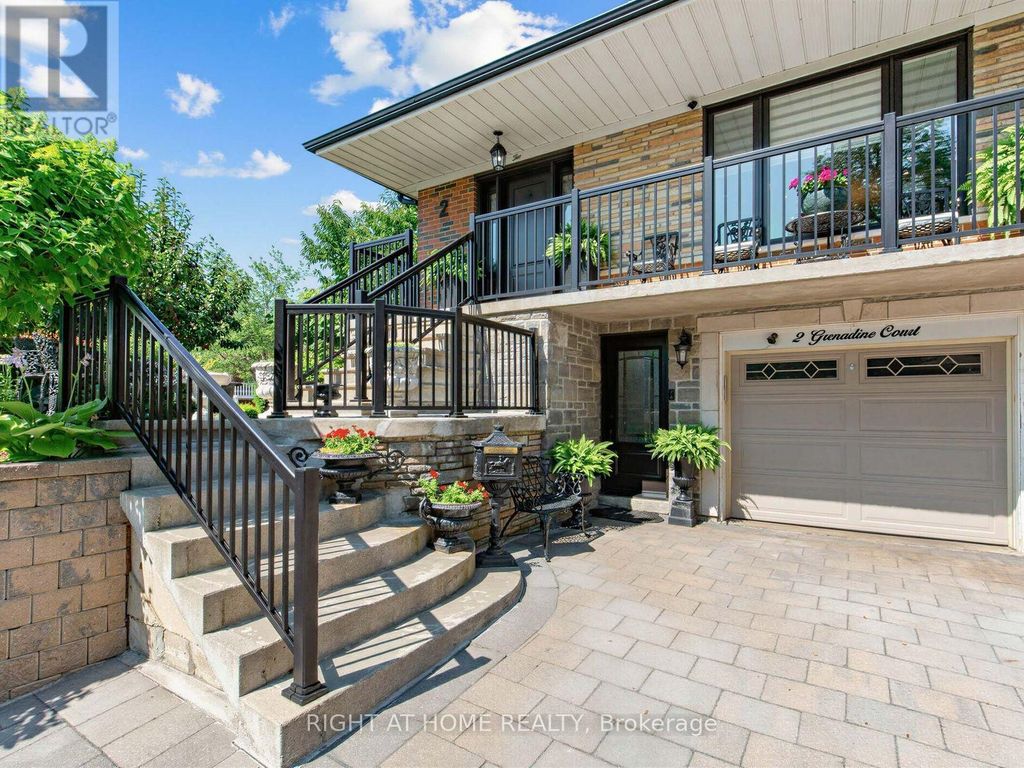 2 Grenadine Court, Toronto (humber Summit)