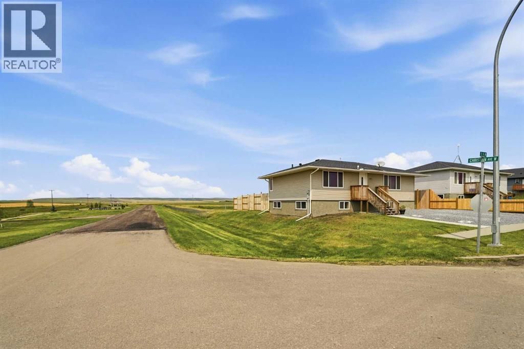 301 3rd Street W, Standard