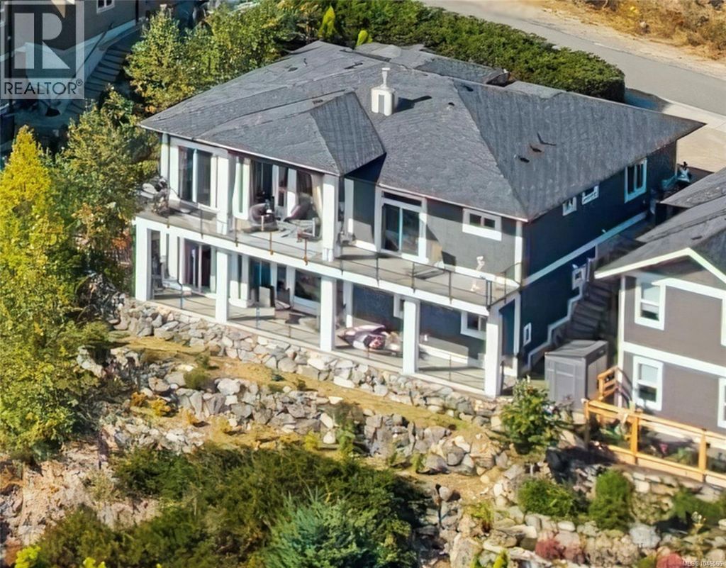 909 Hanington Rd, Ladysmith