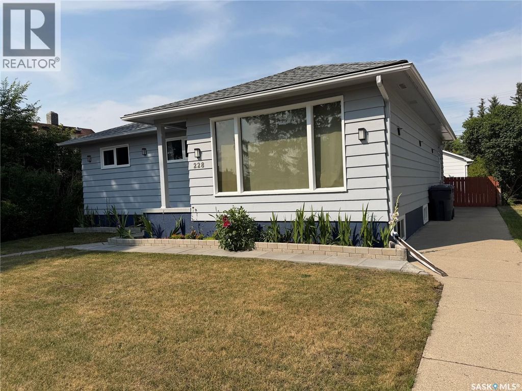 228 8th Avenue E, Melville