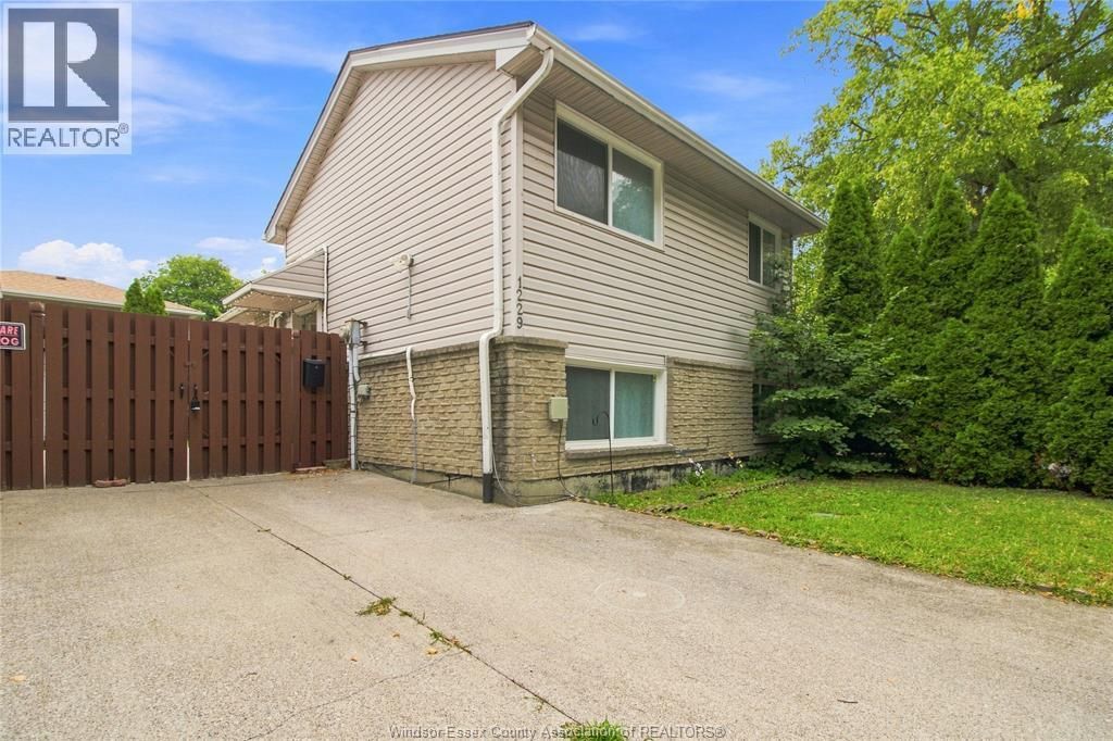 1229 Arncliffe Place, Windsor