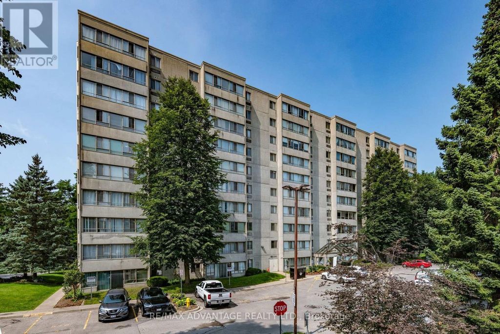 708 - 570 Proudfoot Lane, London North (north M)