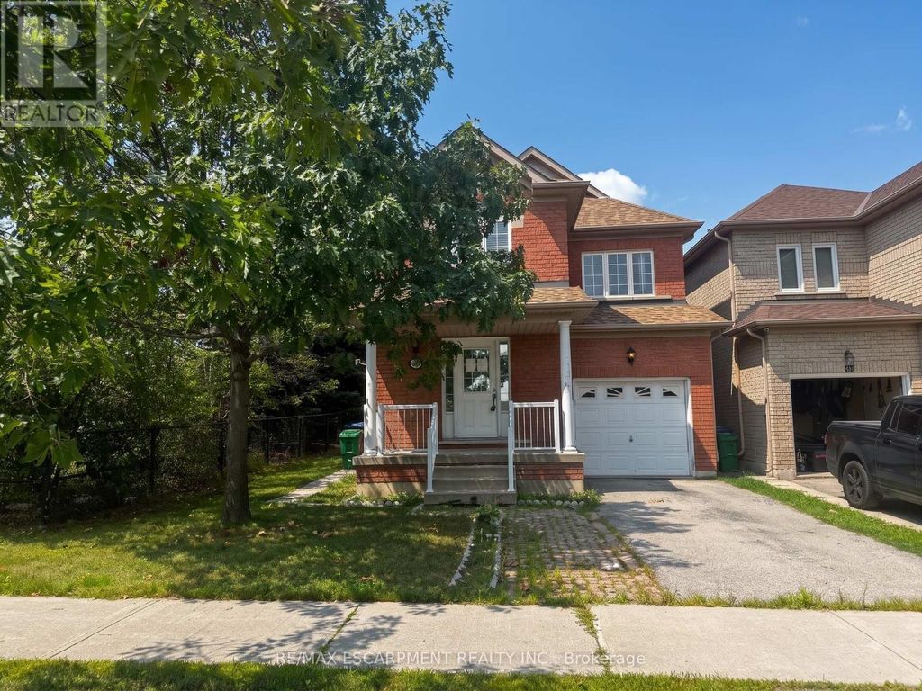 56 Peachleaf Crescent, Brampton (fletcher's Meadow)