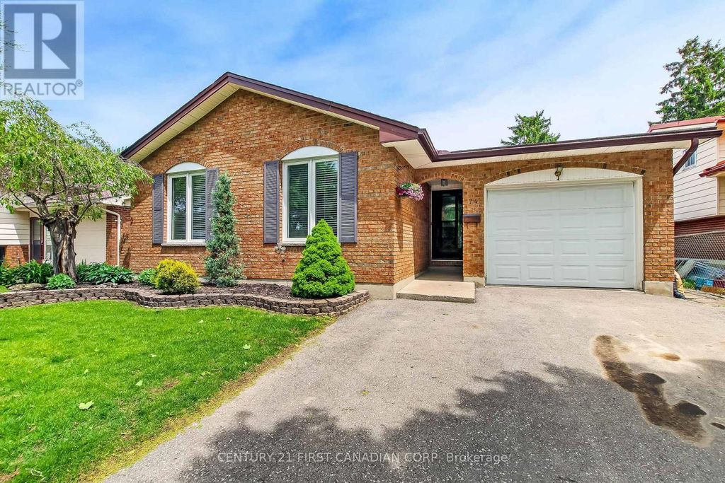 74 Winding Way Crescent, London North (north F)