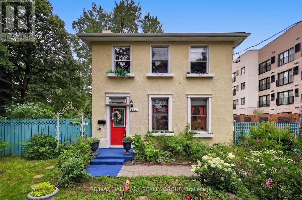664 Center Street, Ottawa