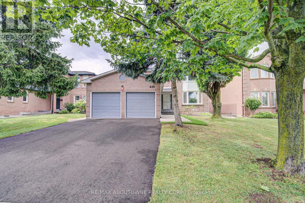 426 Parklane Road, Oakville (cp College Park)
