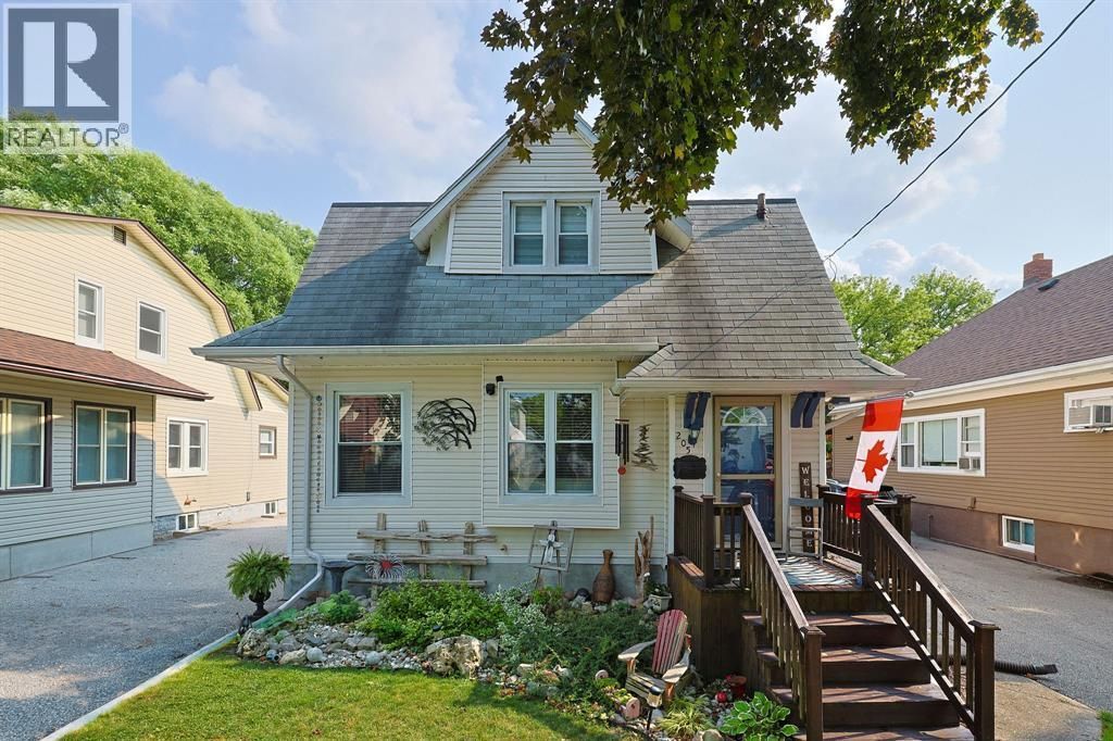 205 Kathleen Avenue, Sarnia