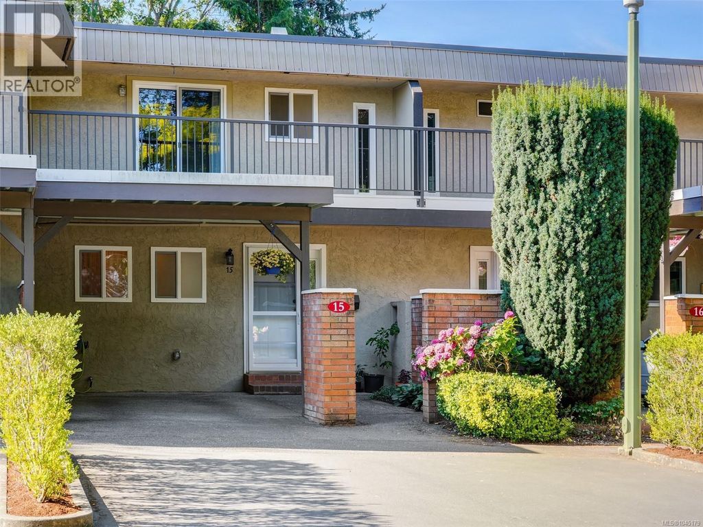 15 1701 Mckenzie Ave, Saanich