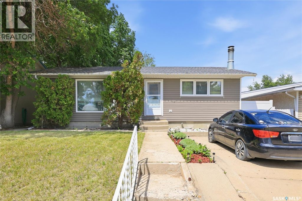 1434 Hochelaga Street W, Moose Jaw