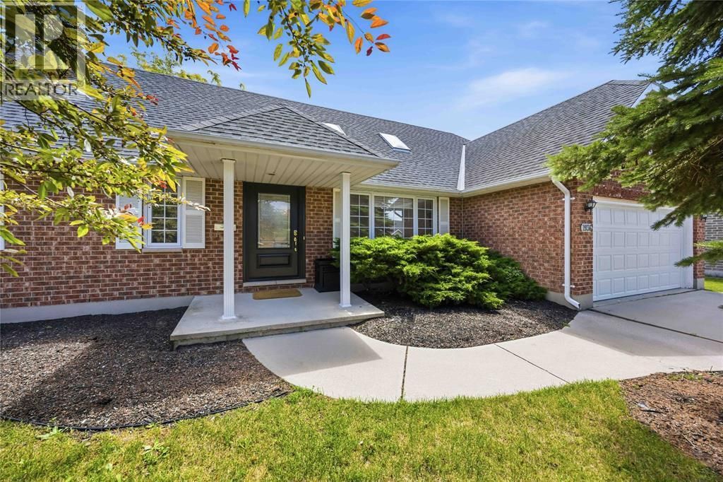 1936 Avenue Road, Sarnia