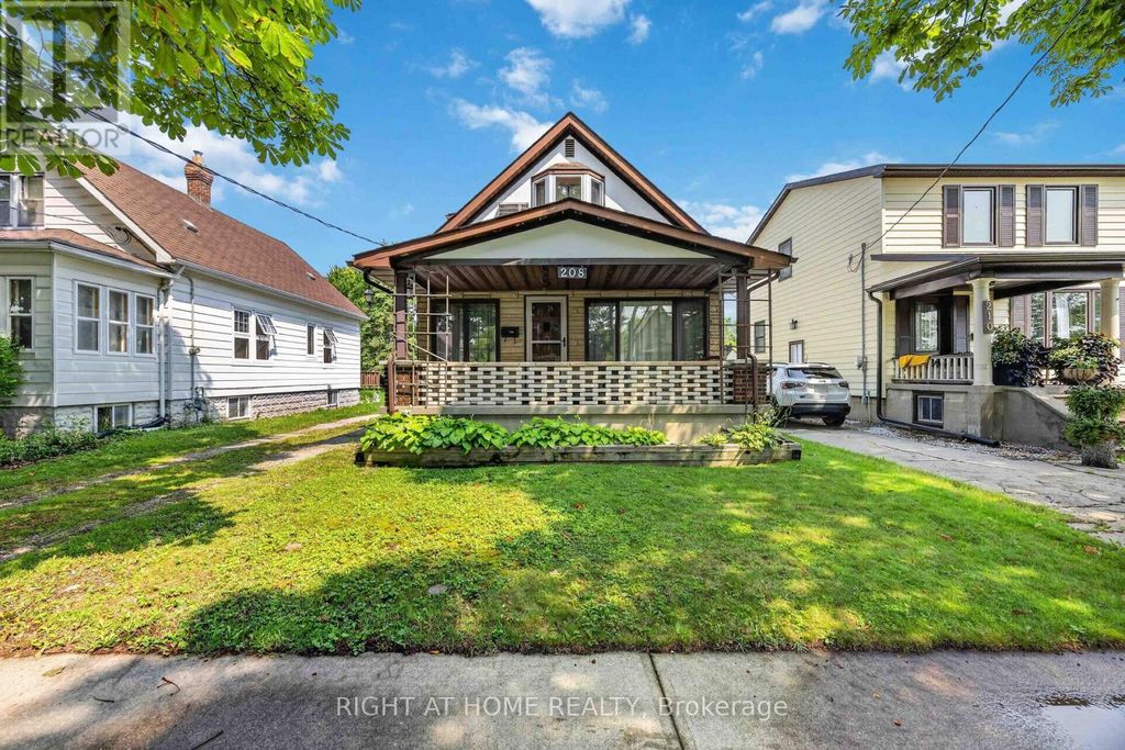 208 Ross Avenue, Sarnia