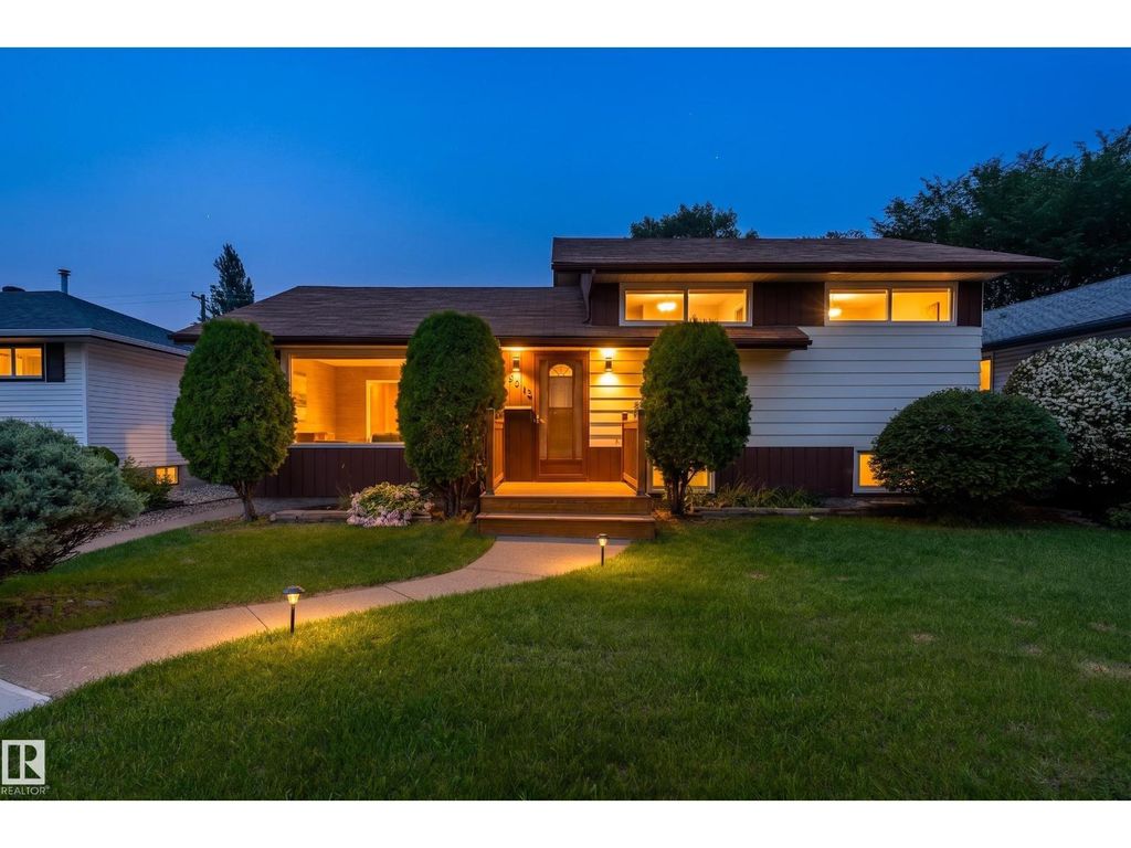 9012 Meadowlark Rd Nw, Edmonton