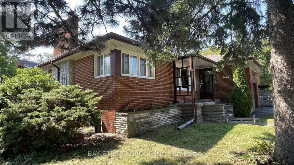 260 Moore Park Avenue, Toronto (newtonbrook West)