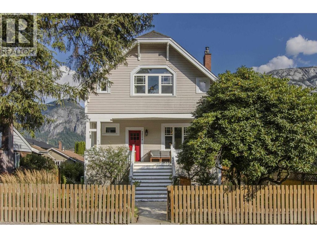 38054 Fifth Avenue, Squamish