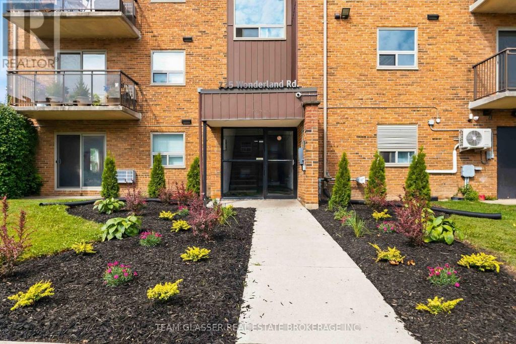 302 - 735 Wonderland Road S, London South (south M)