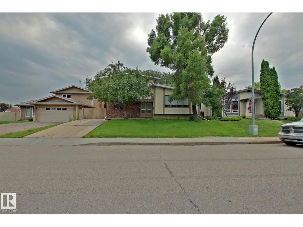 18107 89 Av Nw, Edmonton