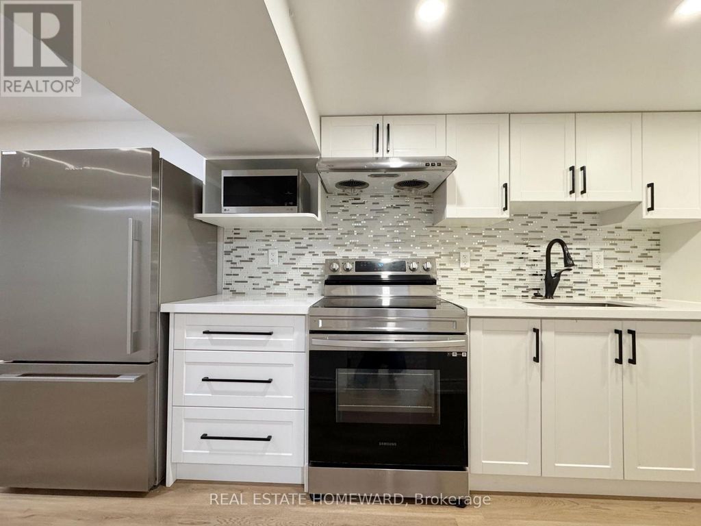 60 Attridge Drive, Aurora (aurora Village)