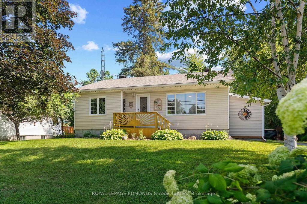11132 & 11140 Round Lake Road, Laurentian Valley
