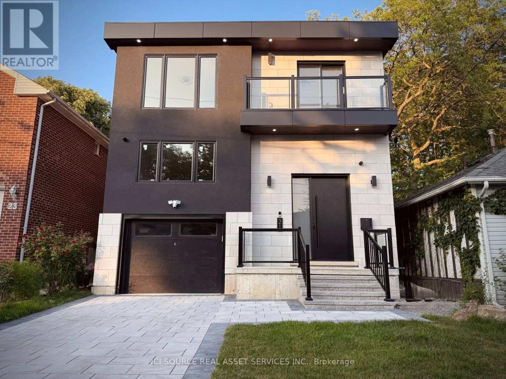 21 Vanbrugh Avenue, Toronto (birchcliffe-Cliffside)