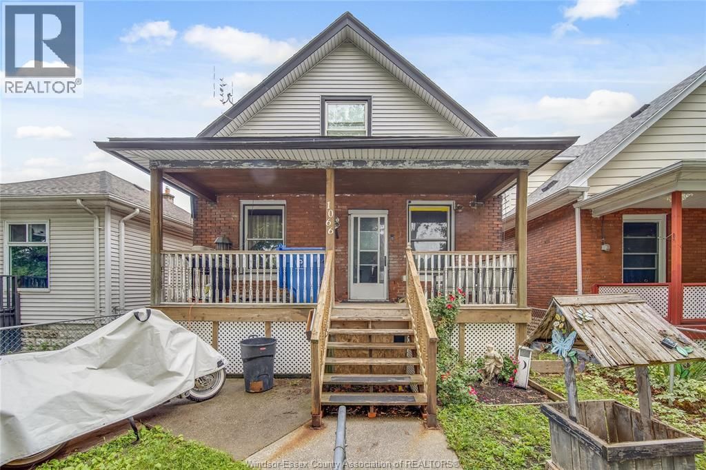 1066 Hickory, Windsor