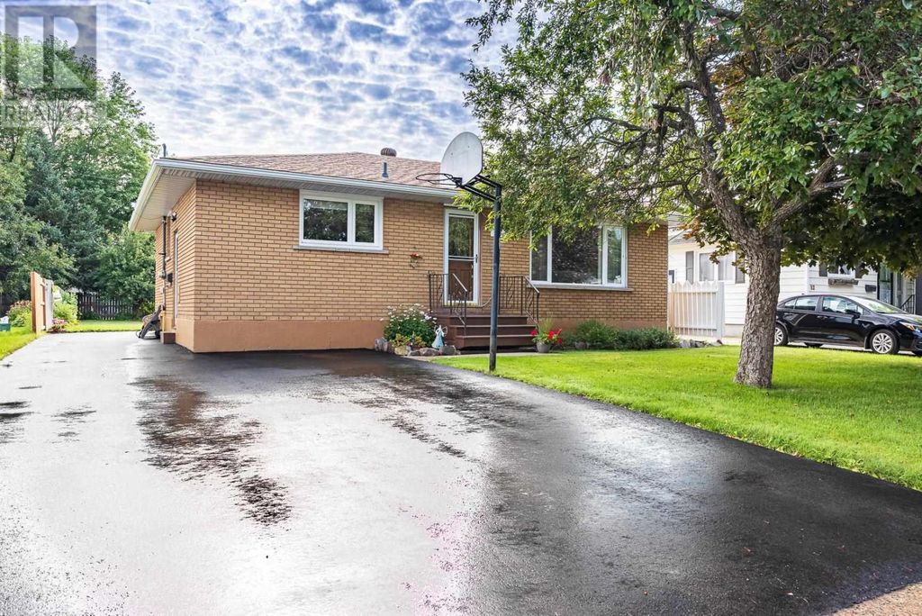 16 Tuckett St, Sault Ste. Marie