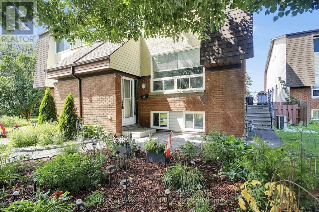 D - 31 Woodvale Green Street, Ottawa