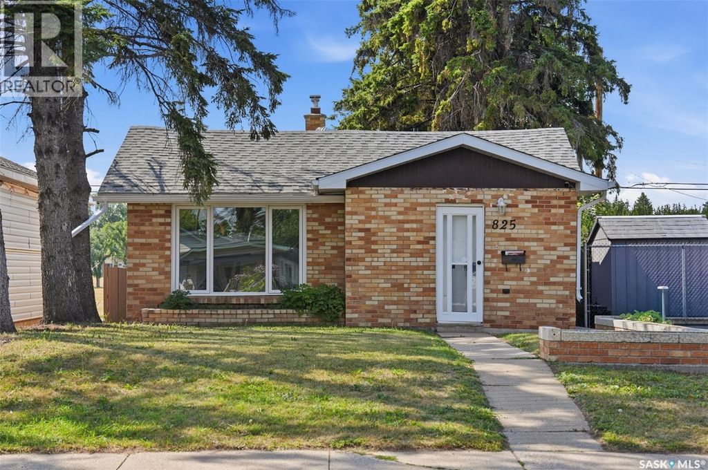 825 L Avenue N, Saskatoon