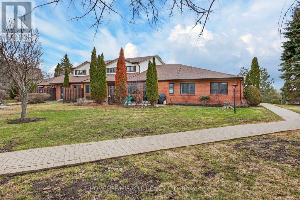 32 - 36 Champlain Crescent, Peterborough (northcrest Ward 5)