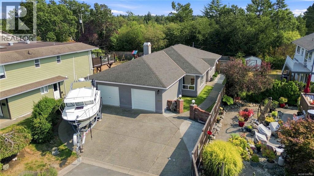1101 Berkeley Pl, Saanich