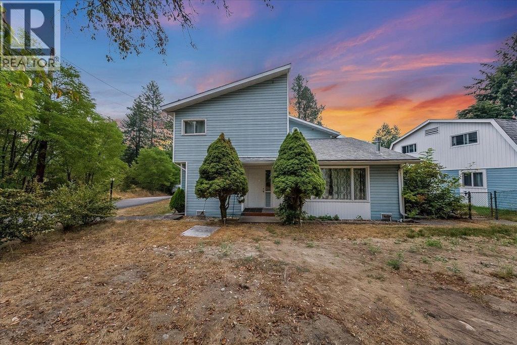 814 16th Avenue, Genelle