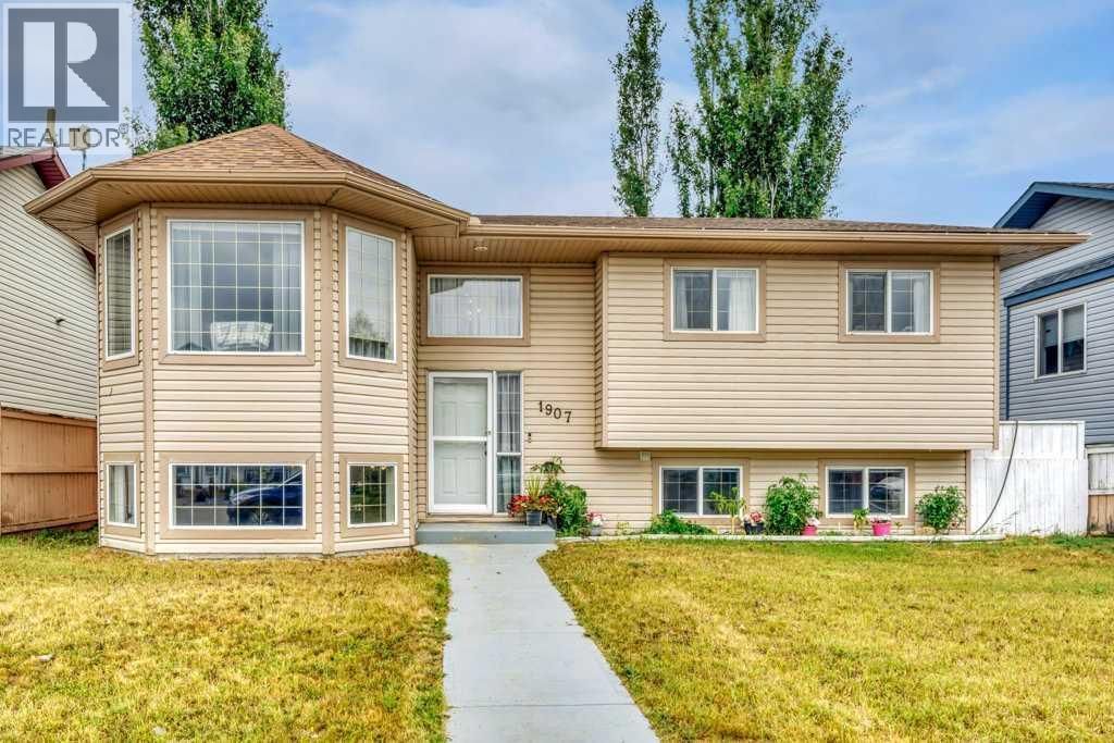 1907 Strathcona Terrace, Strathmore