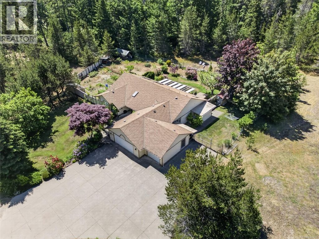 657 Sierra Pines Rd, Comox
