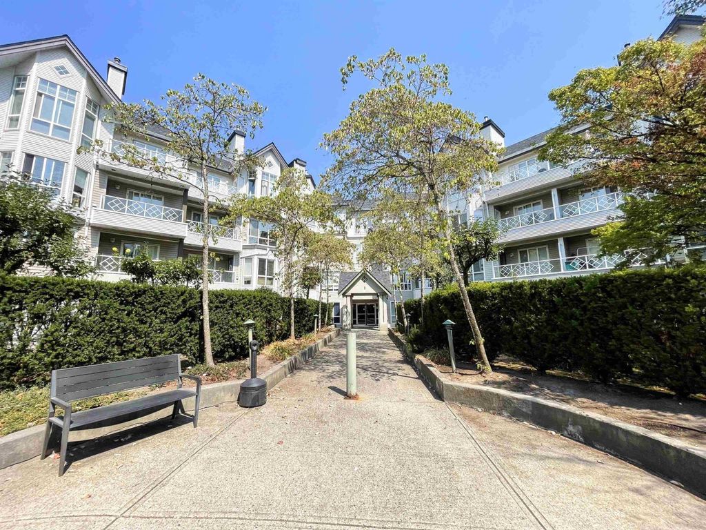 102 9979 140 Street, Surrey
