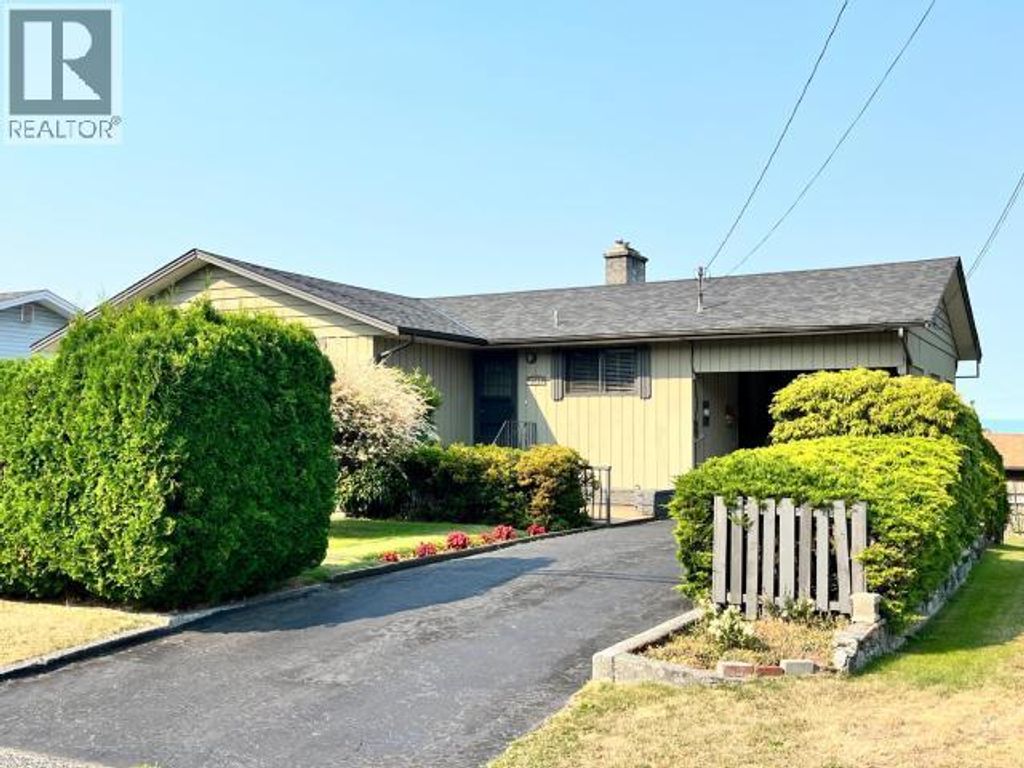 3763 Selkirk Ave, Powell River