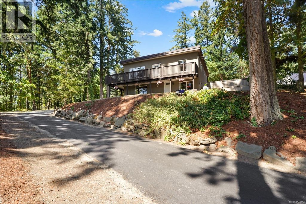 1084 Tatlow Rd, North Saanich