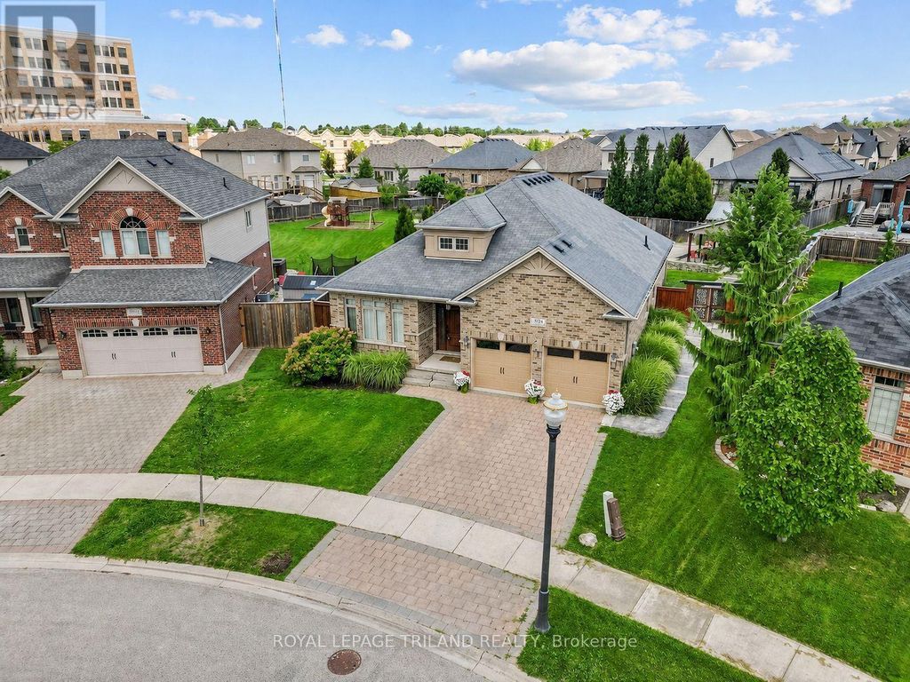 3194 Pincombe Drive, London South (south W)