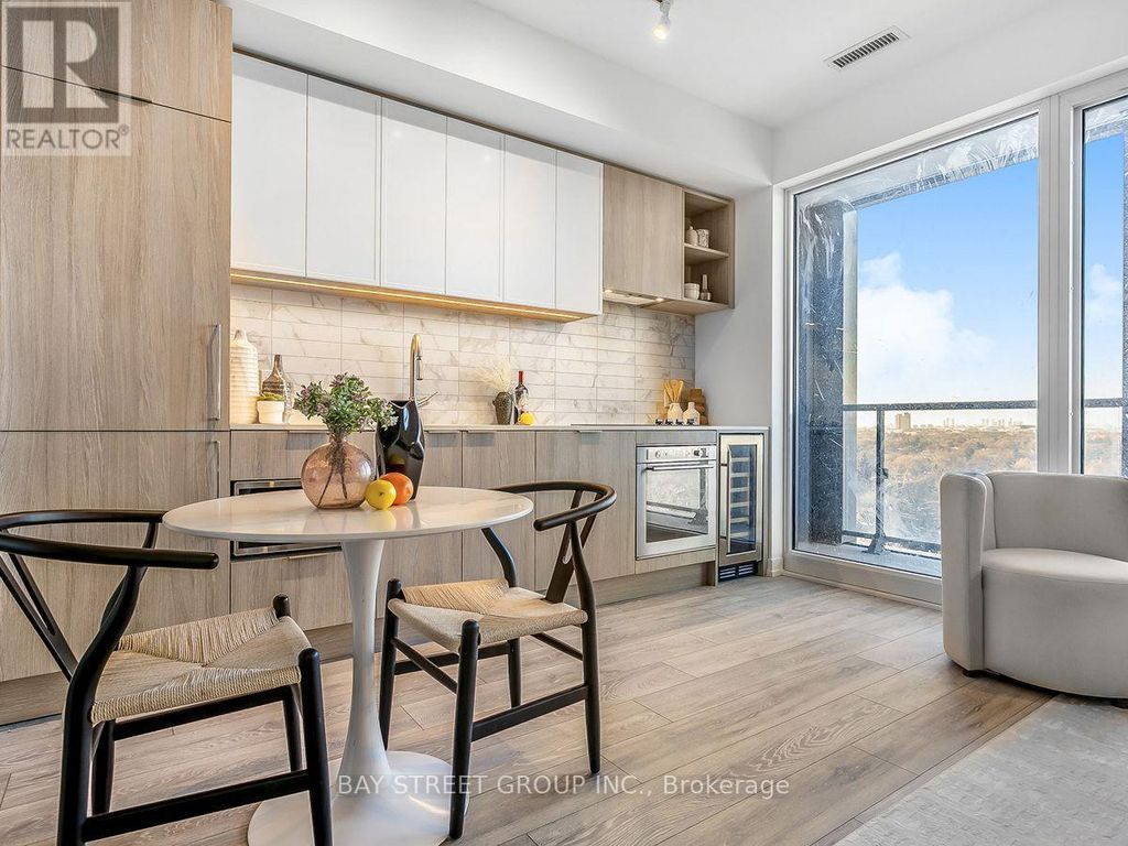 1812 - 2020 Bathurst Street, Toronto (humewood-Cedarvale)