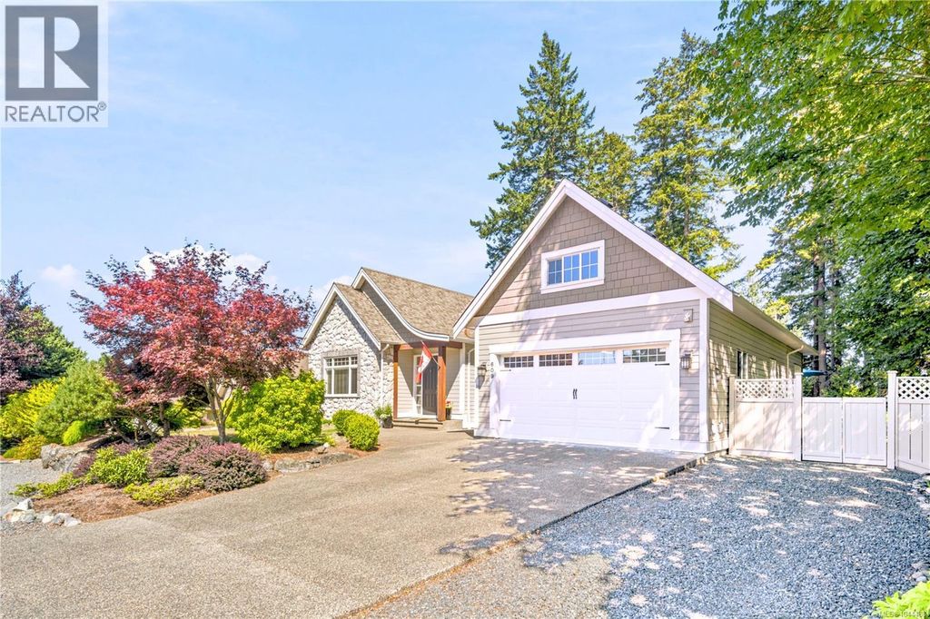 609 Meadow Dr, Qualicum Beach